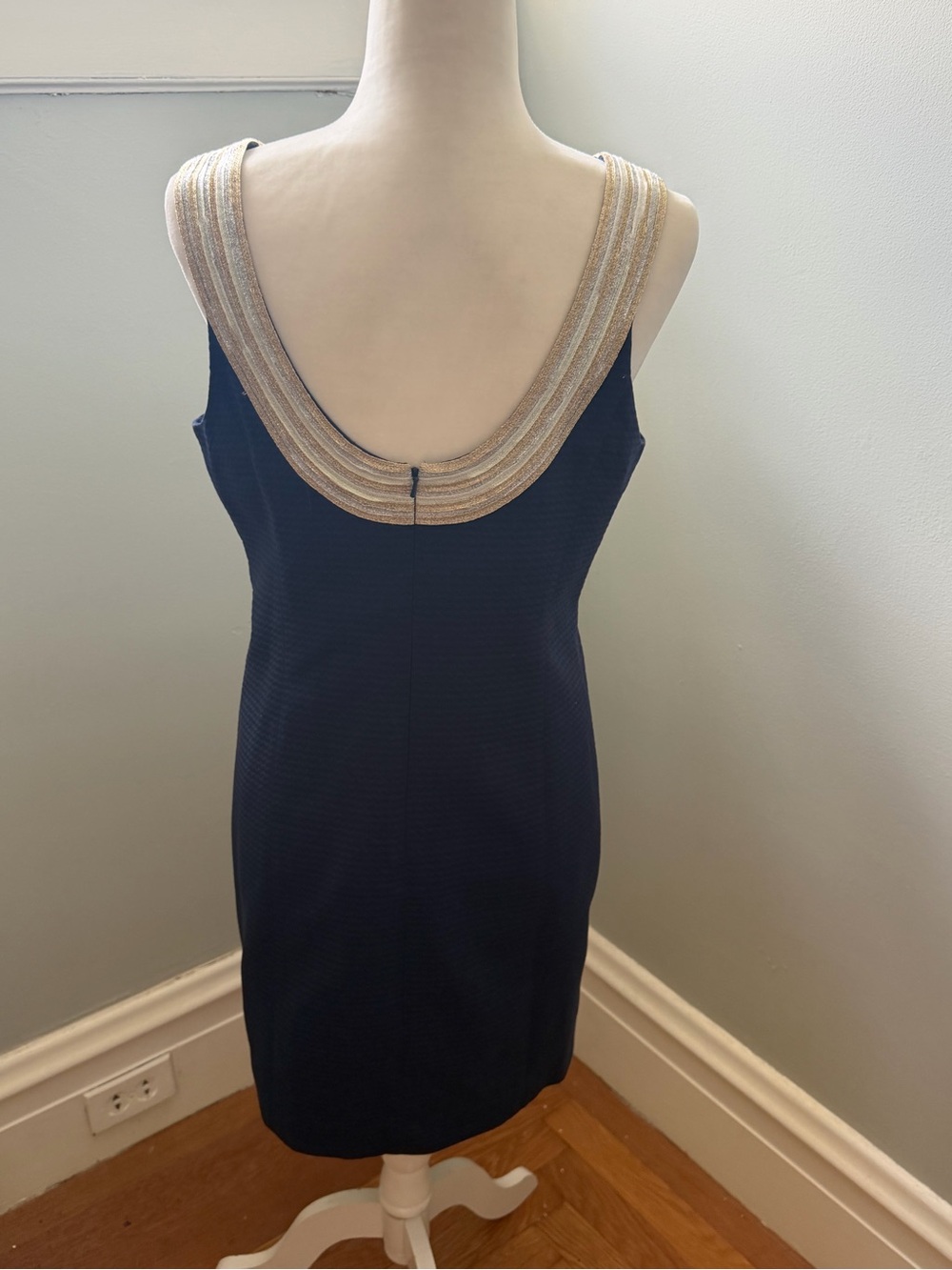 Lilly Pulitzer Navy Embellished Shift Dress Size 8 Gold Metallic Trim Cotton - Picture 4 of 10